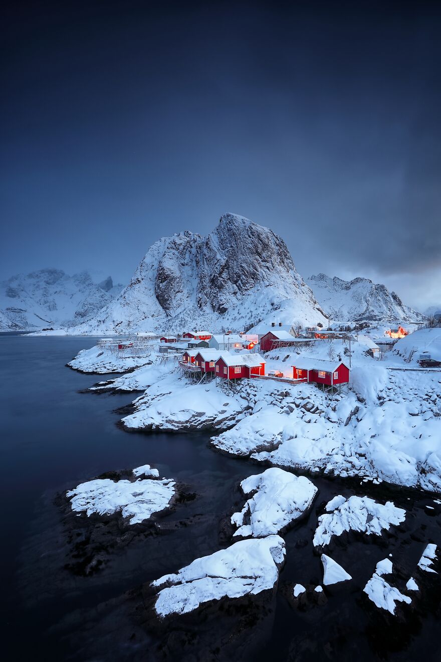 Gold 2022 Nature / Seasons, "Snow-White And Rose-Red"