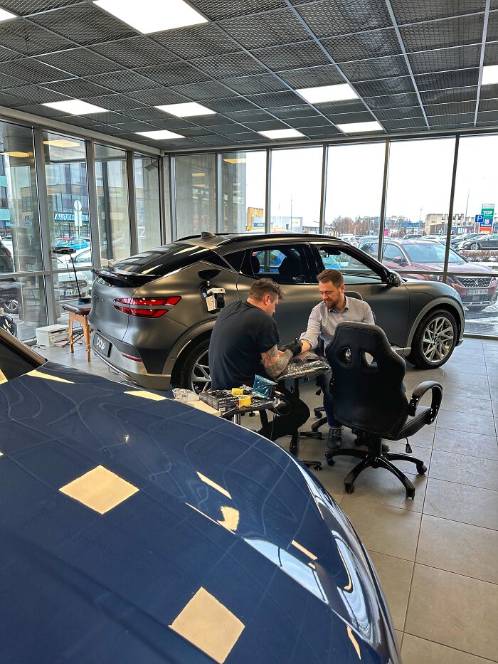 Car Dealership Got Creative For A Charity Campaign Supporting Ukraine By Hosting One-Day Tattoo Studio