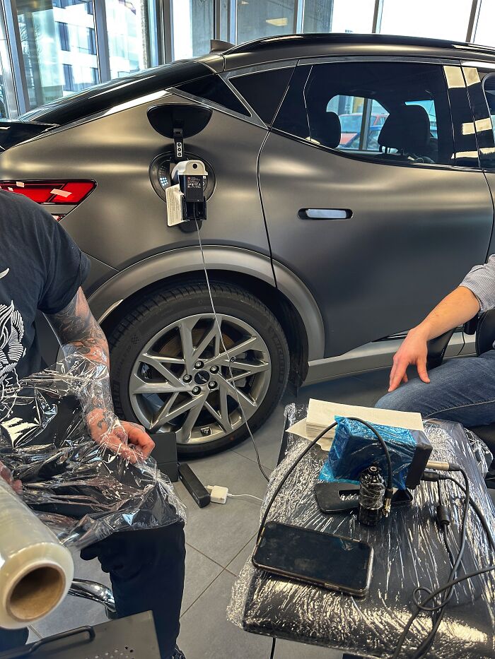 Car Dealership Got Creative For A Charity Campaign Supporting Ukraine By Hosting One-Day Tattoo Studio