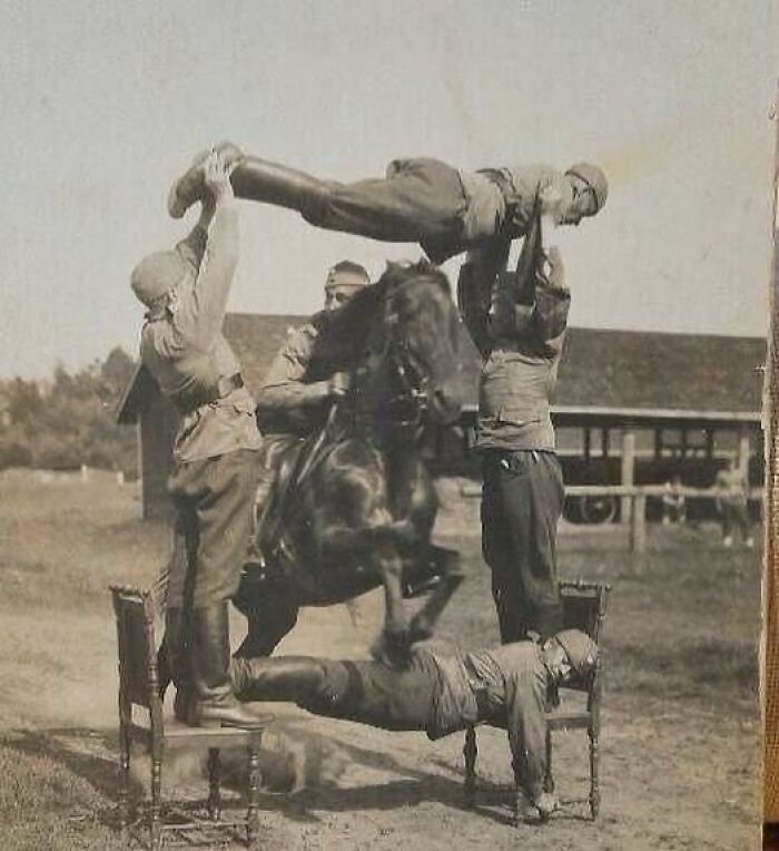 Entrenamiento de la caballería finlandesa en 1930