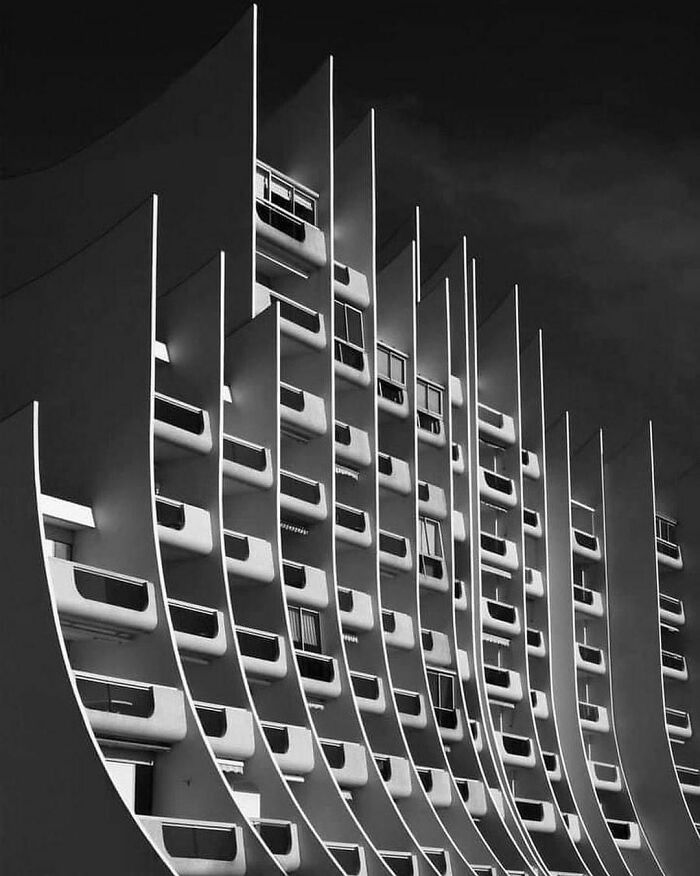 "L'immeuble En Vague" (The Wave Building), Resort Of La Baule, Brittany, France Built In The 1970-S By Pierre Doucet. Photo By Etienne Gérard