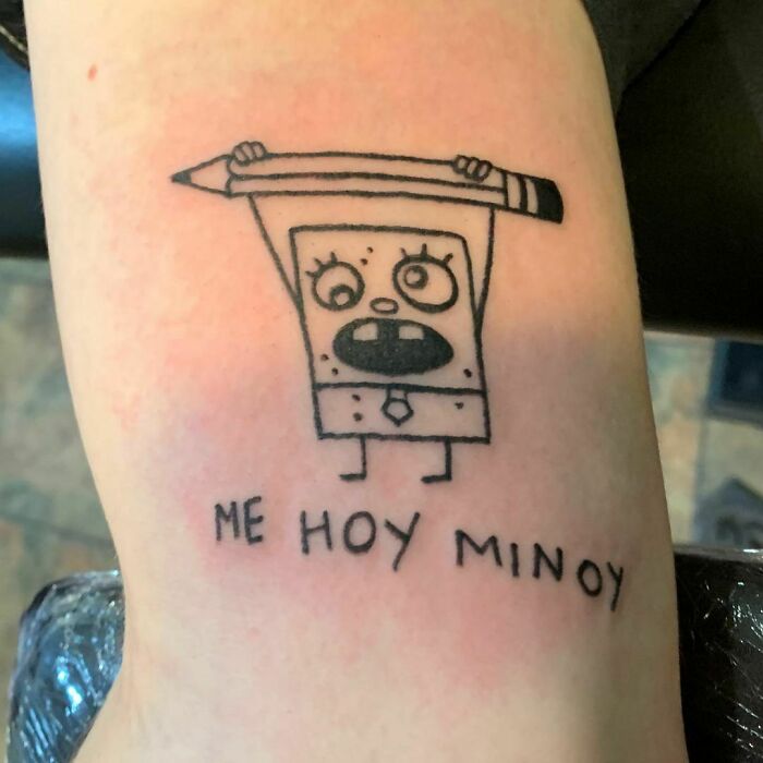 Funny SpongeBob hand tattoo with the phrase "Me Hoy Minoy," featuring a cartoon character holding a pencil.