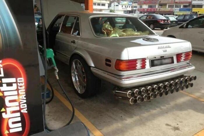 Weird-Screwed-Up-Looking-Cars-Pics