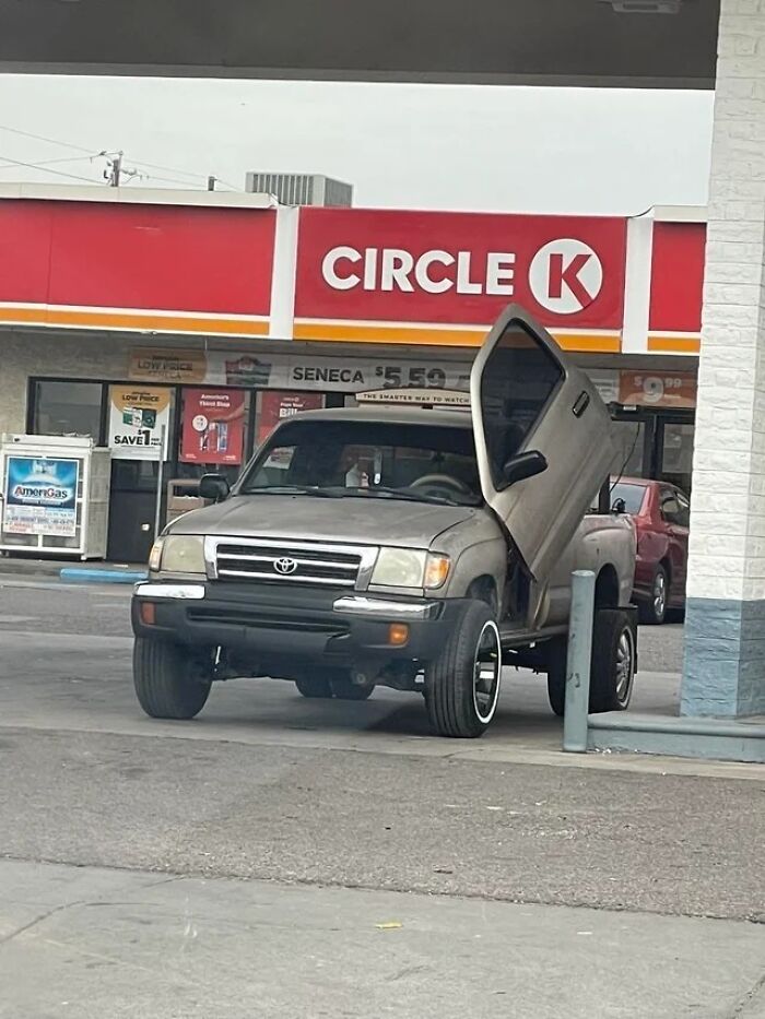 Weird-Screwed-Up-Looking-Cars-Pics