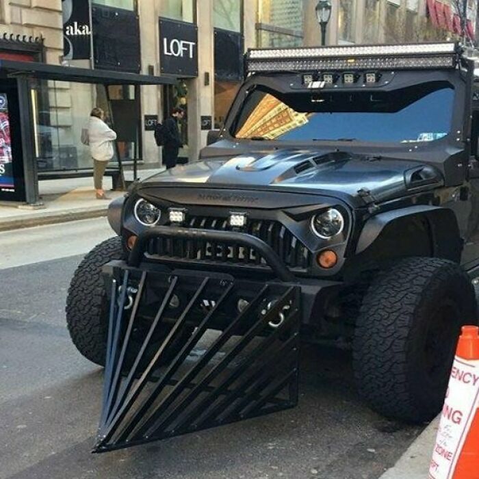 Weird-Screwed-Up-Looking-Cars-Pics