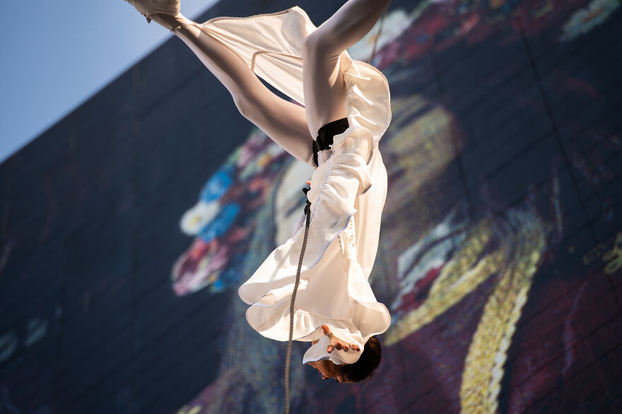 Lithuanian Dancer Performed A Gravity-Defying Dance Routine In Support Of Ukraine (15 Pics)