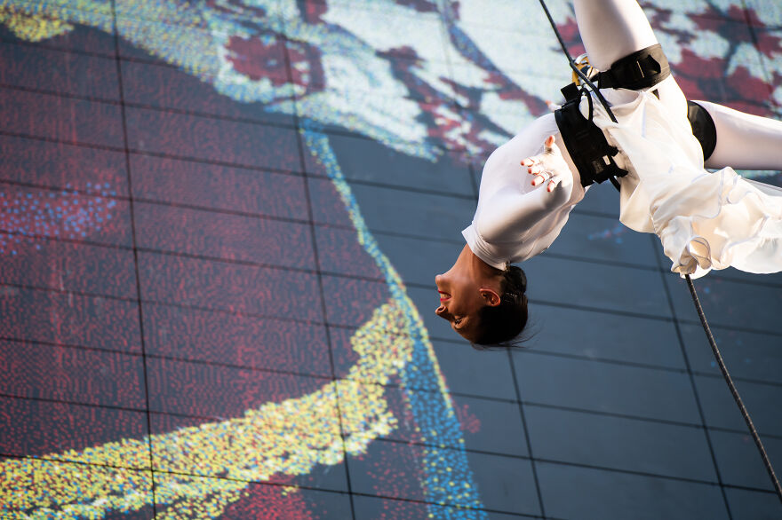 Lithuanian Dancer Performed A Gravity-Defying Dance Routine In Support Of Ukraine (15 Pics)