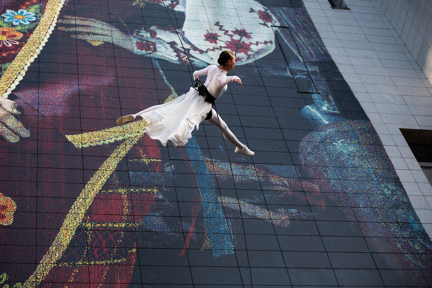 Lithuanian Dancer Performed A Gravity-Defying Dance Routine In Support Of Ukraine (15 Pics)
