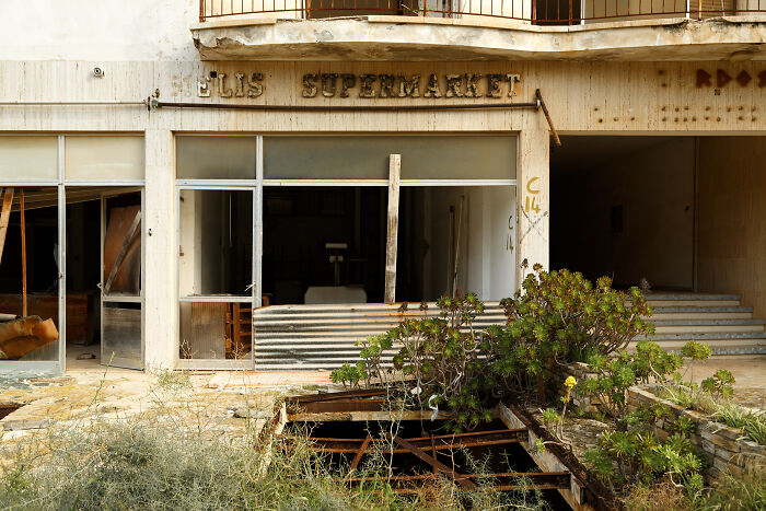 I Photograph The Largest Ghost Town In The World "Famagusta-Varosha"