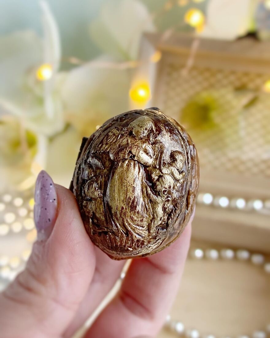 I Create Tiny Worlds Inside Walnut Shells (21 Pics)