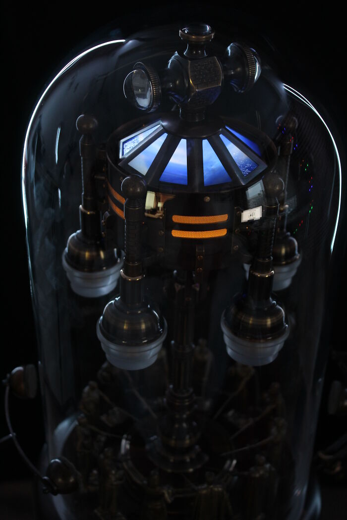 How To Turn A Medieval Legend Into A Lamp (8 Pics)