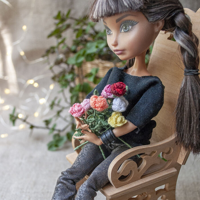 I Am A Miniaturist And I Crochet These Tiny Flowers (8 Pics)