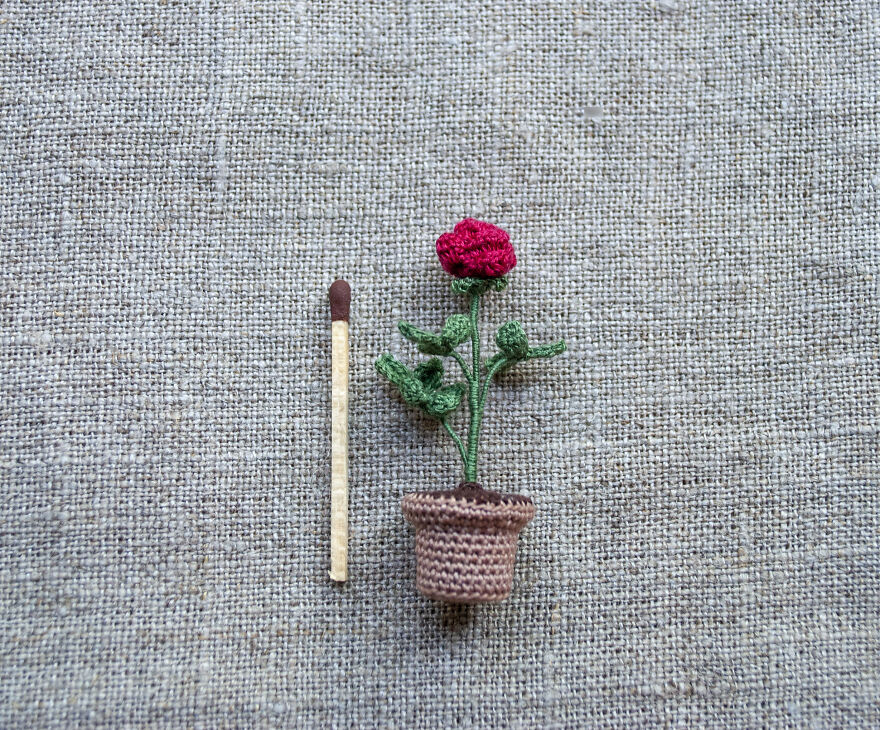 I Am A Miniaturist And Crochet Tiny Flowers.