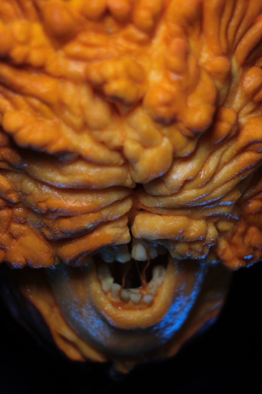 I Carved "The Last Of Us" Clicker Out Of A Pumpkin, And It Is A Nightmare Fuel