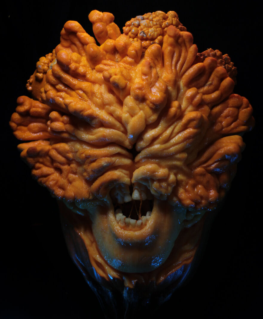 I Carved "The Last Of Us" Clicker Out Of A Pumpkin, And It Is A Nightmare Fuel
