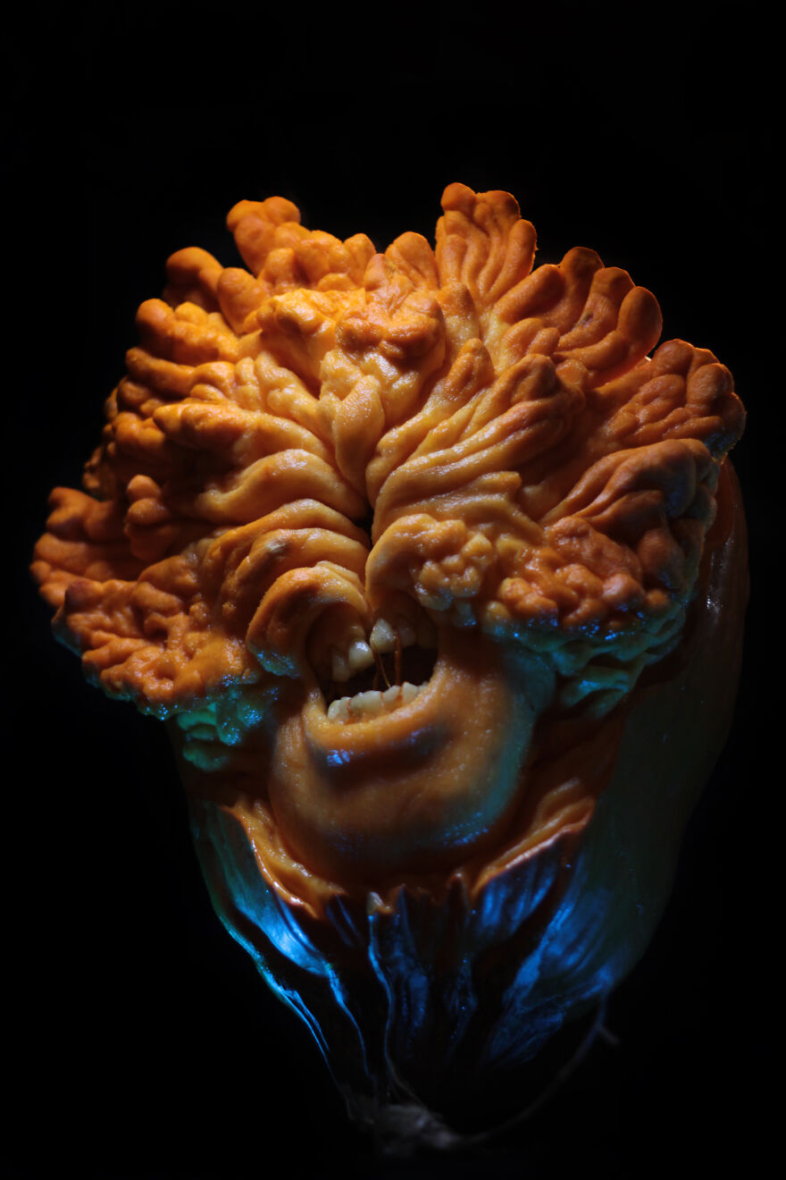 I Carved "The Last Of Us" Clicker Out Of A Pumpkin, And It Is A Nightmare Fuel