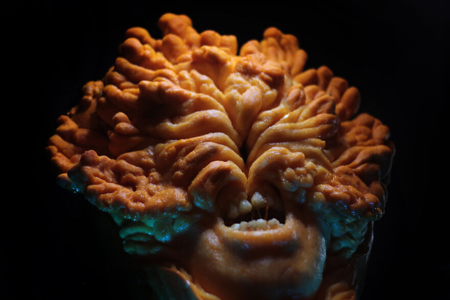 I Carved "The Last Of Us" Clicker Out Of A Pumpkin, And It Is A Nightmare Fuel