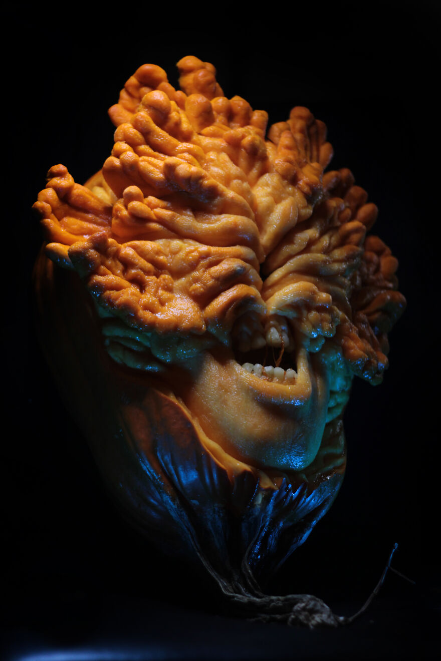 I Carved "The Last Of Us" Clicker Out Of A Pumpkin, And It Is A Nightmare Fuel