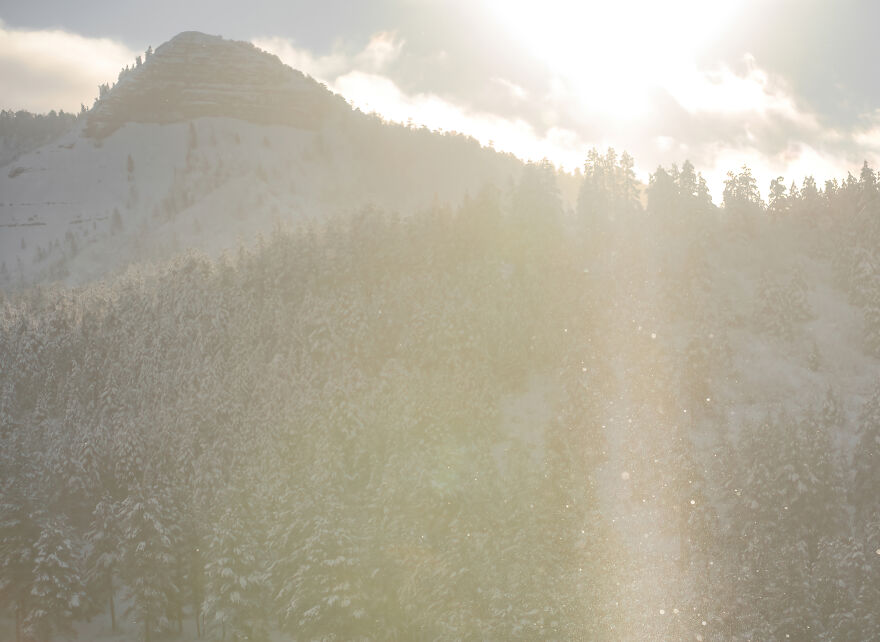 I Photographed A Stormy Retreat Capturing My Snowy Tiny Home Adventure (19 Pics)