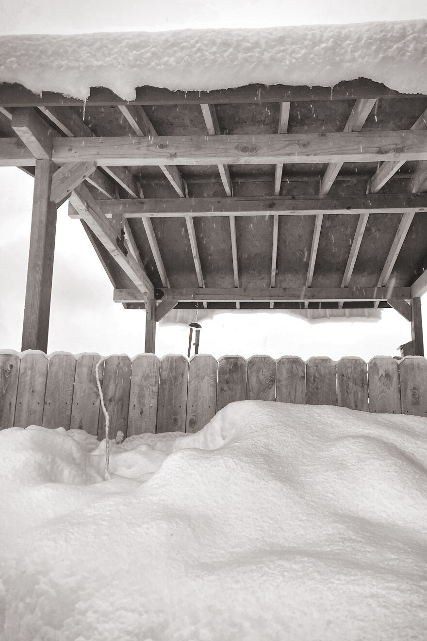 I Photographed A Stormy Retreat Capturing My Snowy Tiny Home Adventure (19 Pics)