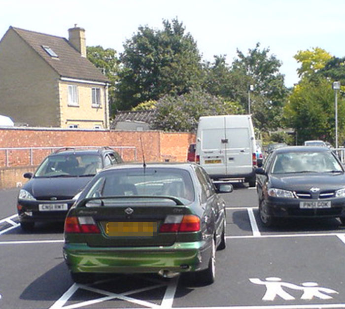 31 Inconsiderate And Disgusting Things People Have No Reason To Do In Public, Yet They Do