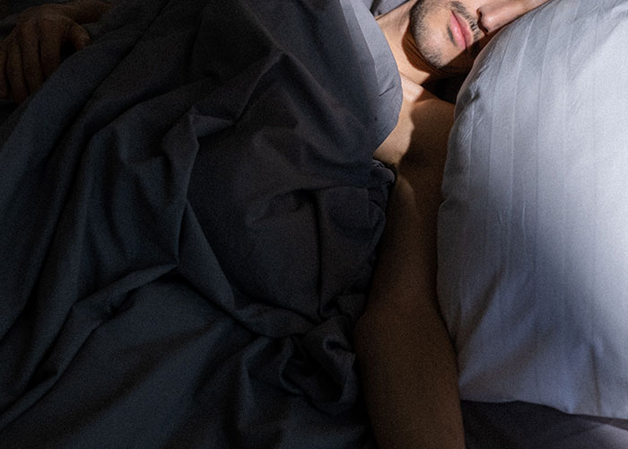 Man Asks Whether He’s The Jerk For Refusing To Wake Up In The Middle Of The Night To Take Care Of His Baby, The Internet Sides With Him Man Asks Whether He’s The Jerk For Refusing To Wake Up In The Middle Of The Night To Take Care Of His Baby, The Internet Sides With Him