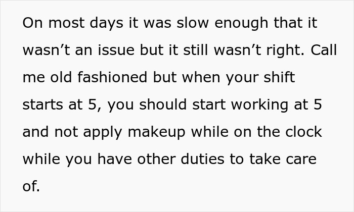 Waitress Loses Her Well-Tipping Table After Absolutely Insisting She Needs To Do Her Makeup For 15 Minutes