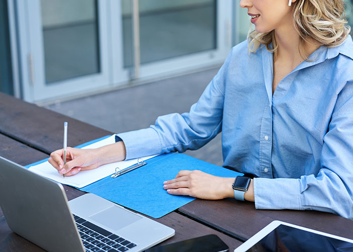 Person Wonders If They&rsquo;re In The Wrong For Criticizing Girlfriend For How She Takes Job Interviews, Gets A Slice Of Honesty Pie Online