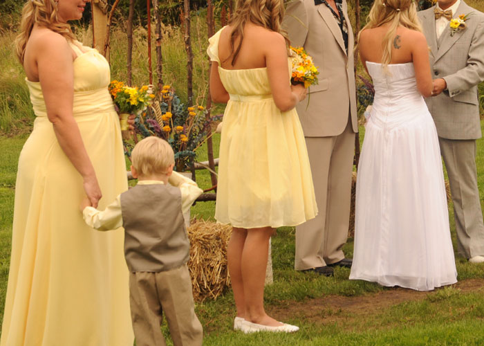 Bride Asks If Her Groom Not Wanting A "Silent Wedding" Is A Red Flag, Gets A Reality Check Online