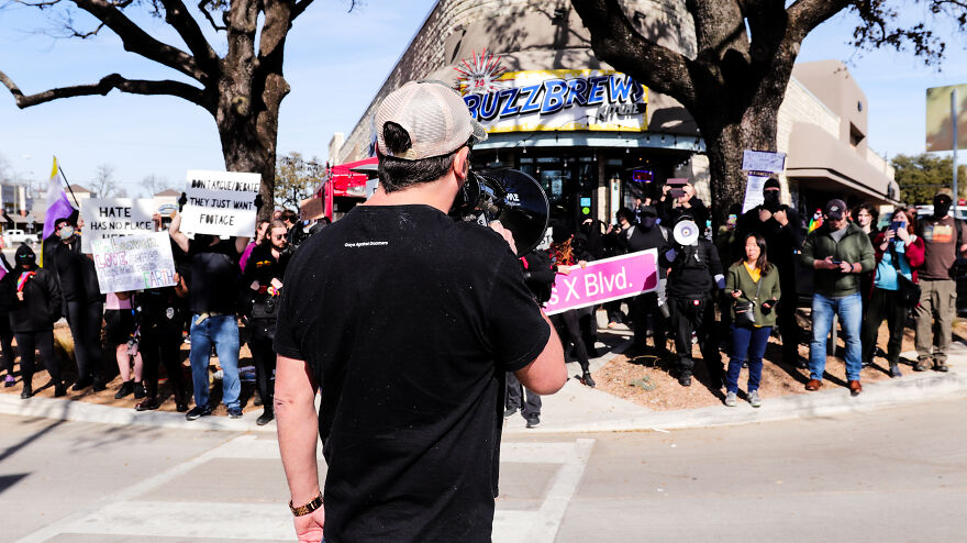 "Drag, Kids, & Protestors": My Photographs Of Supporters & Critics At A Kid-Friendly Drag Show In Dallas (22 Pics)