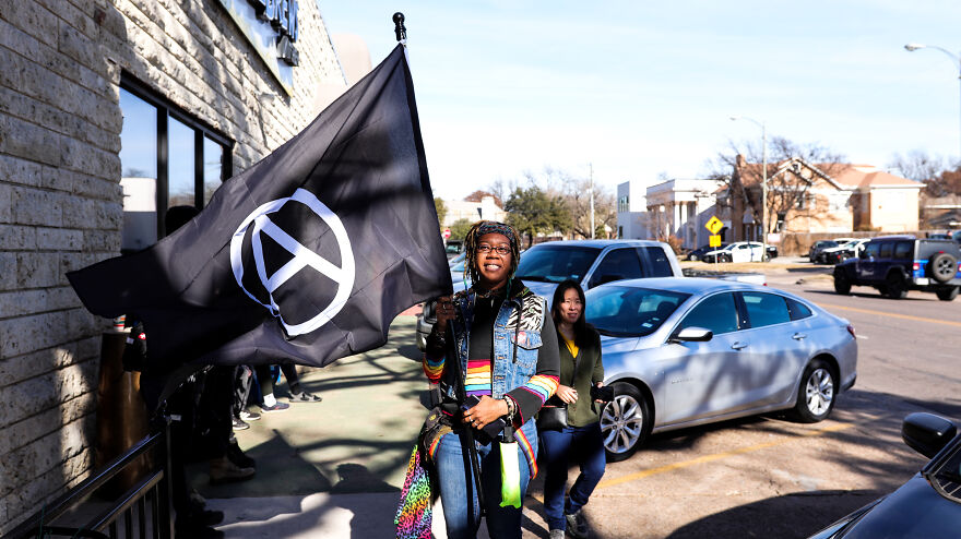 "Drag, Kids, & Protestors": My Photographs Of Supporters & Critics At A Kid-Friendly Drag Show In Dallas (22 Pics)