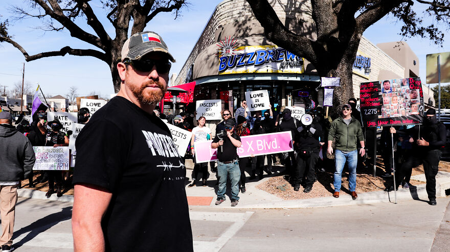 "Drag, Kids, & Protestors": My Photographs Of Supporters & Critics At A Kid-Friendly Drag Show In Dallas (22 Pics)