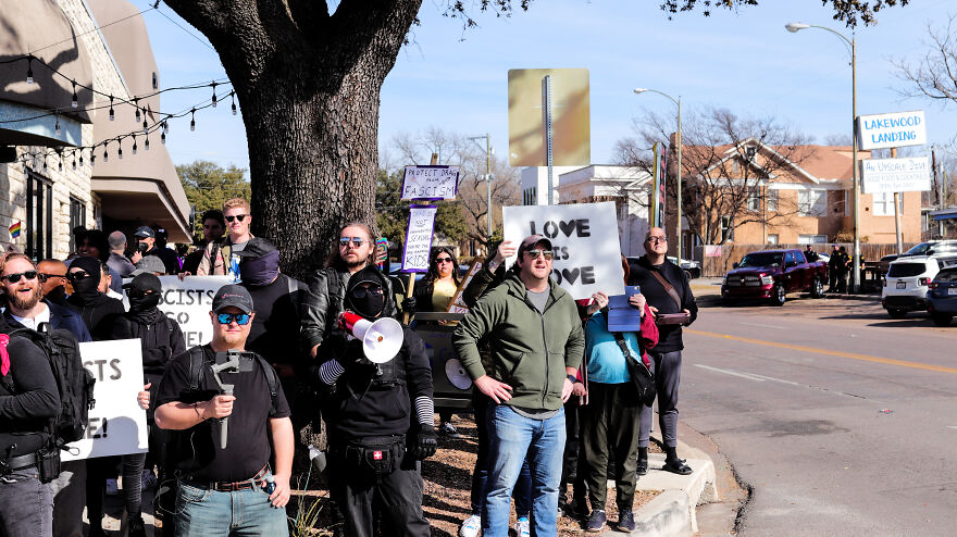 "Drag, Kids, & Protestors": My Photographs Of Supporters & Critics At A Kid-Friendly Drag Show In Dallas (22 Pics)