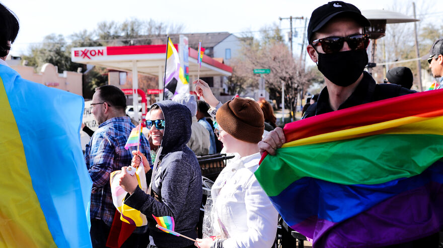 "Drag, Kids, & Protestors": My Photographs Of Supporters & Critics At A Kid-Friendly Drag Show In Dallas (22 Pics)