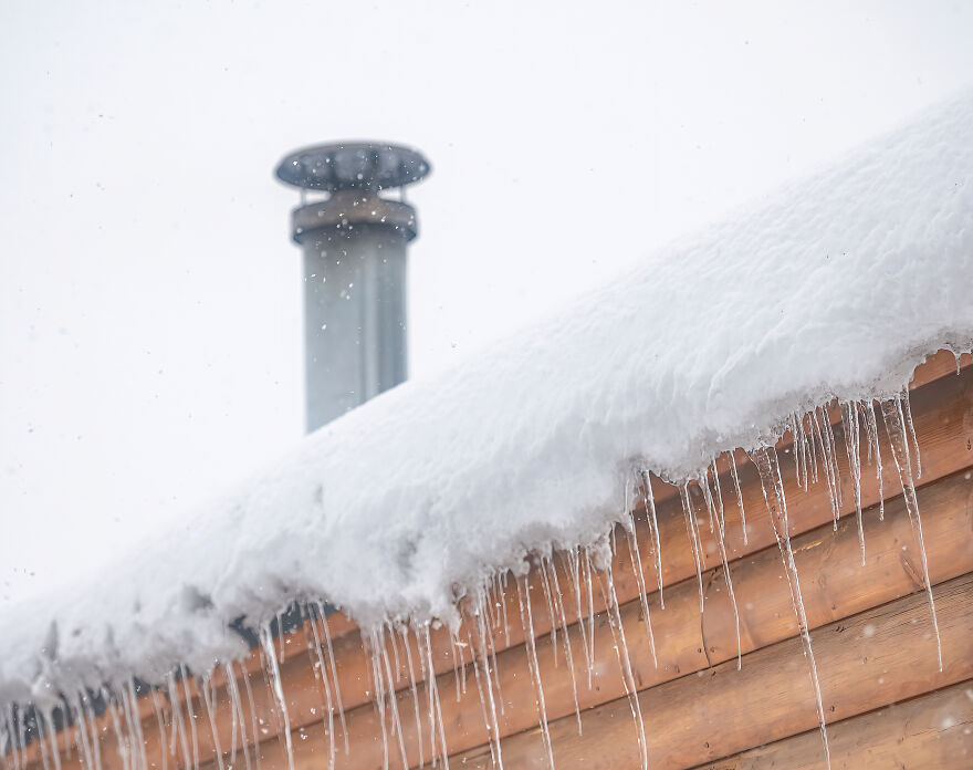 I Photographed A Stormy Retreat Capturing My Snowy Tiny Home Adventure (19 Pics)