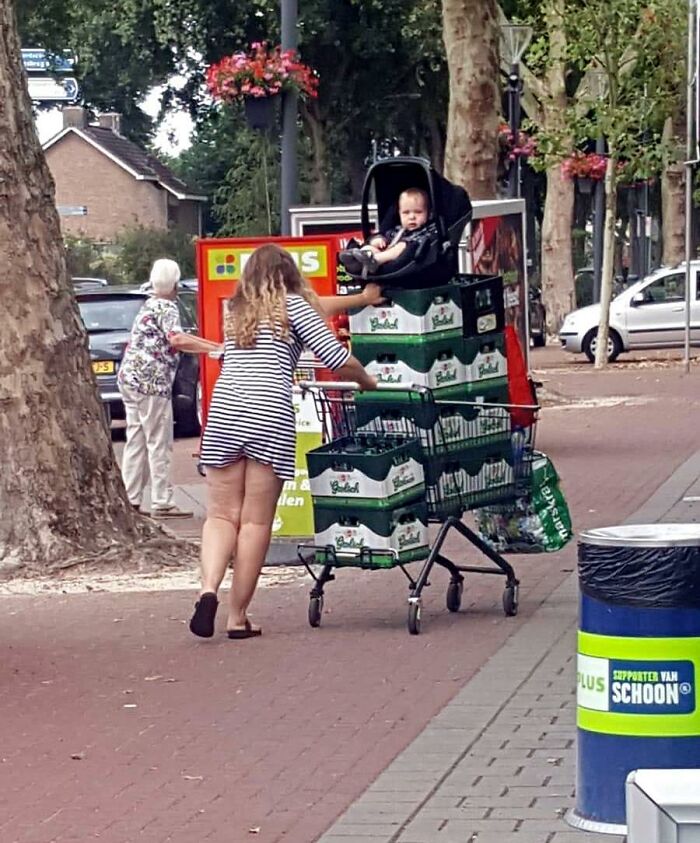 “Humans Doing Human Things”: 50 Pics That Showcase The Weird And Chaotic Side Of Humanity (New Pics)