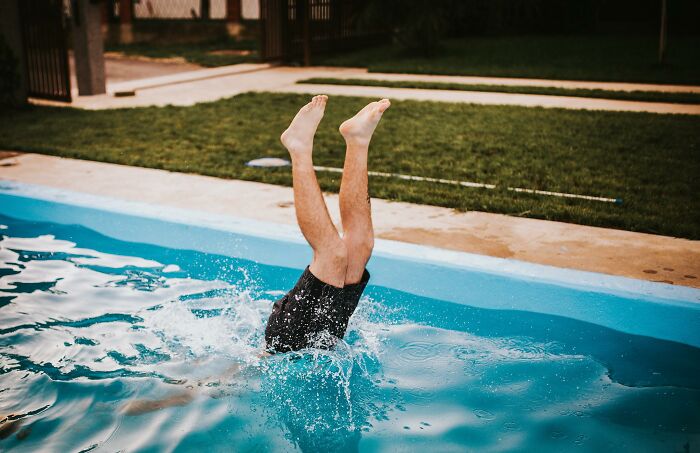 Hundreds Of People Just Had To Share The Stupidest Things They’d Ever Seen An Intelligent Human Do, And Here Are 50 Of The Best Ones