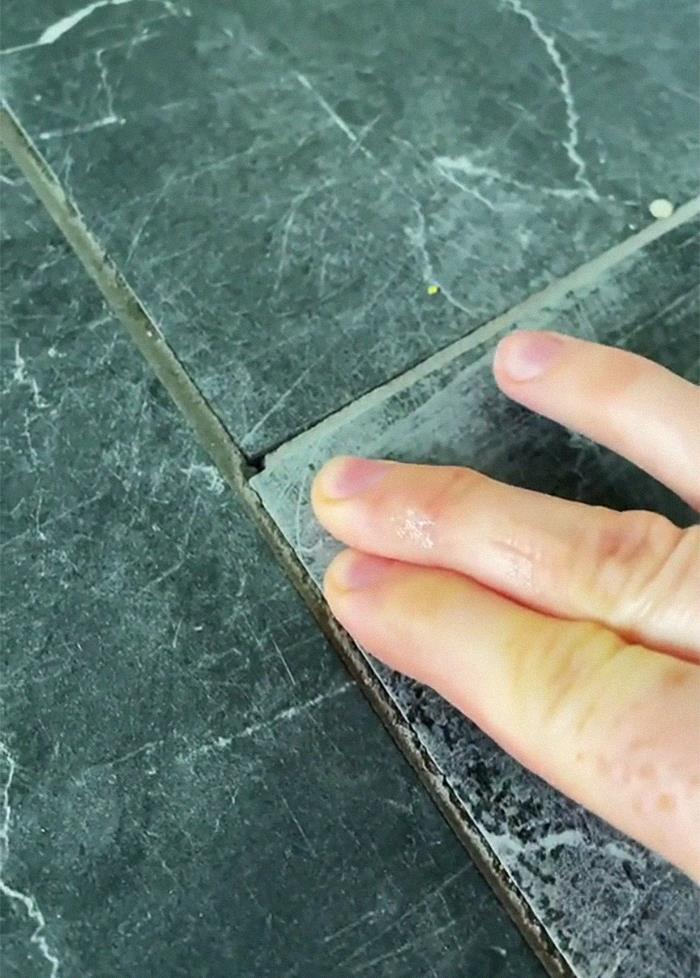 "Welcome To My Horribly Flipped House": Woman Points Out 30 Fails And Mistakes She Found In The House She Bought