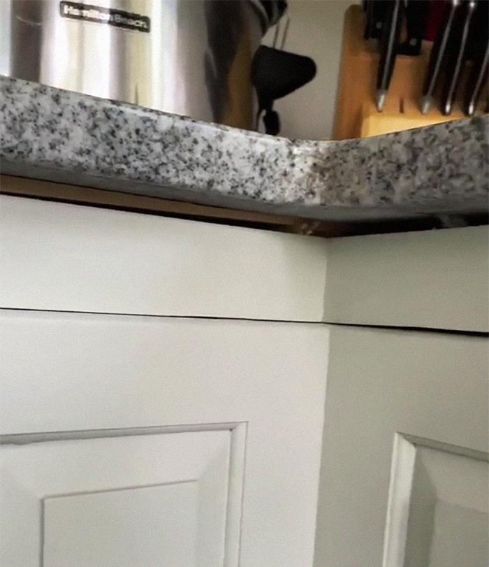 "Welcome To My Horribly Flipped House": Woman Points Out 30 Fails And Mistakes She Found In The House She Bought