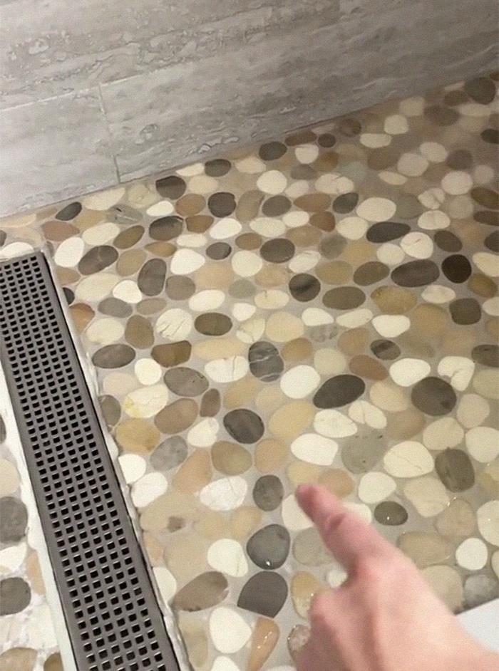 "Welcome To My Horribly Flipped House": Woman Points Out 30 Fails And Mistakes She Found In The House She Bought