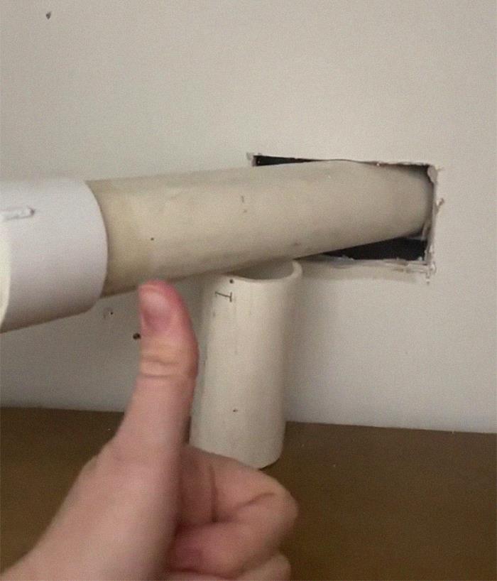 "Welcome To My Horribly Flipped House": Woman Points Out 30 Fails And Mistakes She Found In The House She Bought