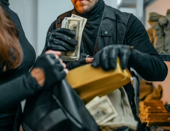 People Who Work In HR Anonymously Share The Biggest Office Scandals They’ve Had To Deal With, And Here Are 30 Of The Wildest Ones