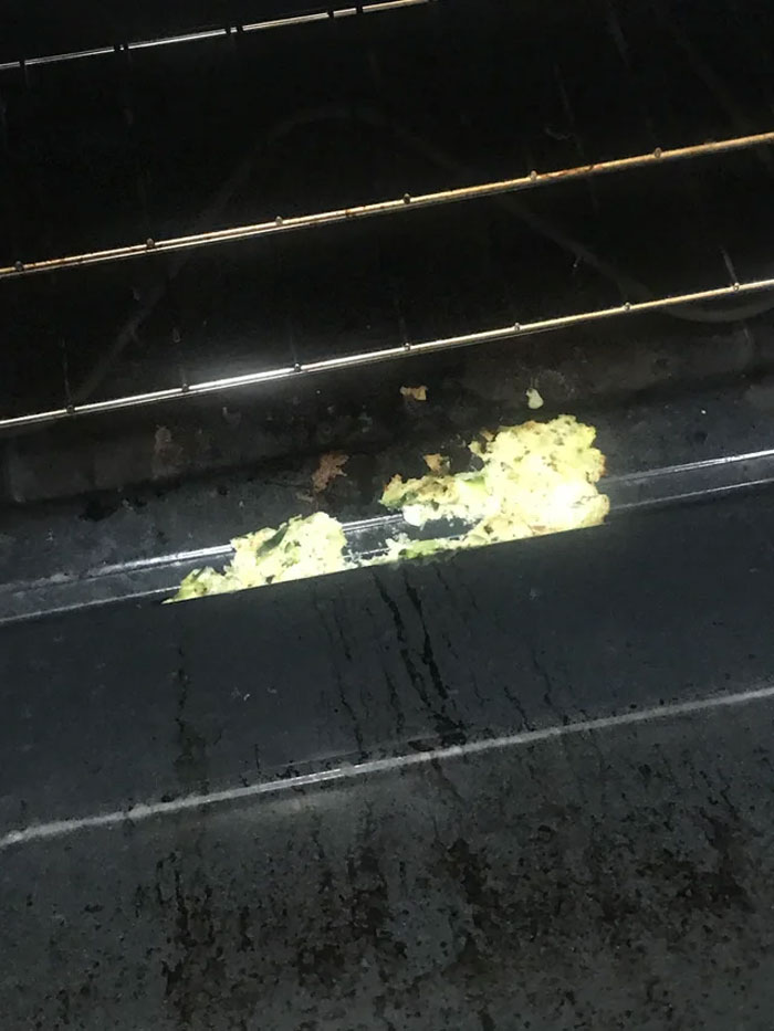 Try To Make Cauliflower Pizza They Said. It Will Be Fun They Said. Yes, It Fell Off The Baking Pan Into The Oven Crack 😩