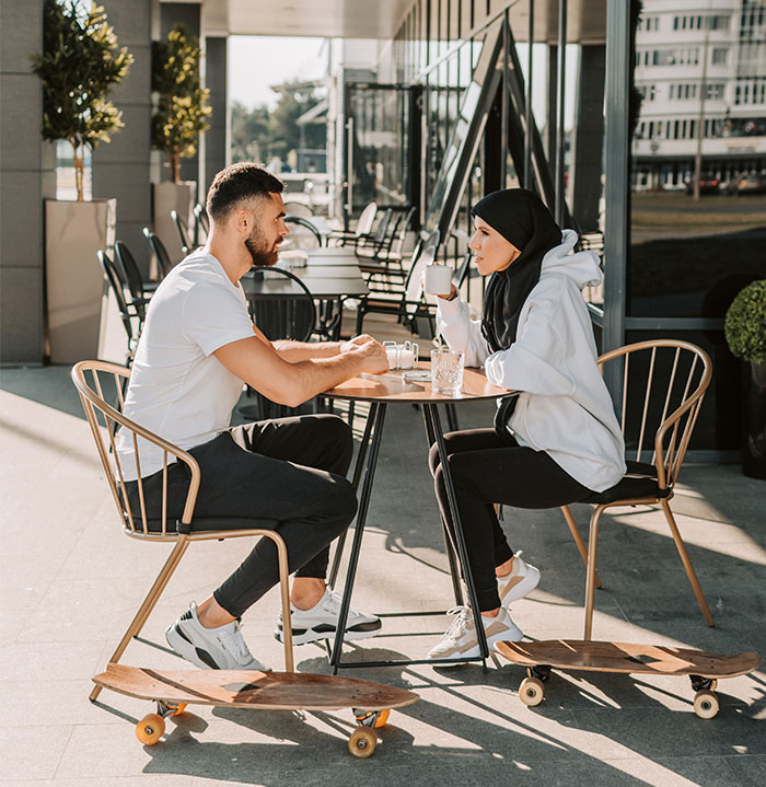 "She Manipulates You In Small Ways": TikTokers Split The Internet After Revealing 3 Major Red Flags In Women