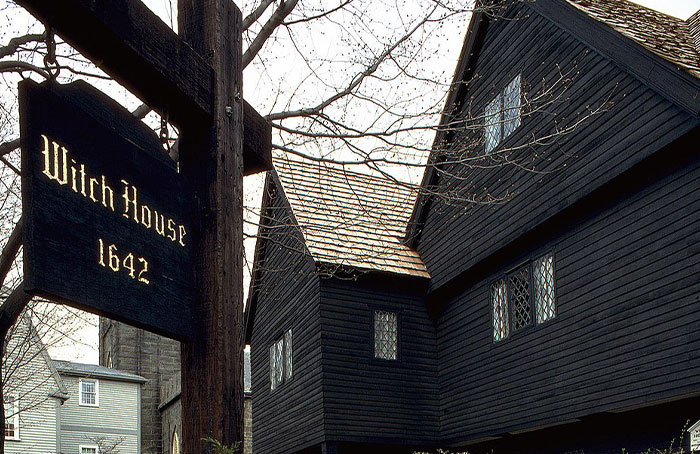 30 People Share What Historical Facts Many People Believe To Be True Are Actually 100% Fake