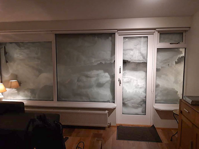 Para Navidad, mi hermana alquiló una casa aquí en el norte de Islandia, esta es la vista 