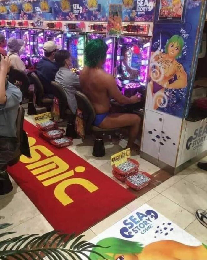 Funny-Humans-Doing-Human-Things-Pics