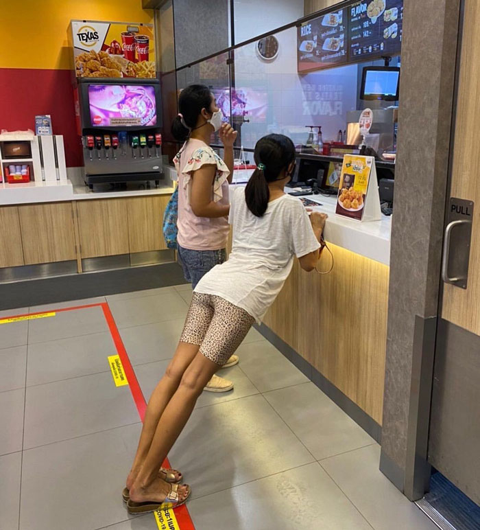 Funny-Humans-Doing-Human-Things-Pics