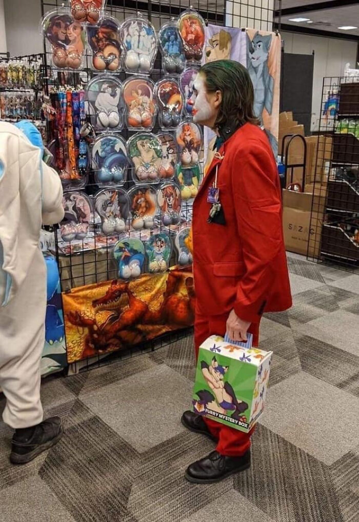 Funny-Humans-Doing-Human-Things-Pics