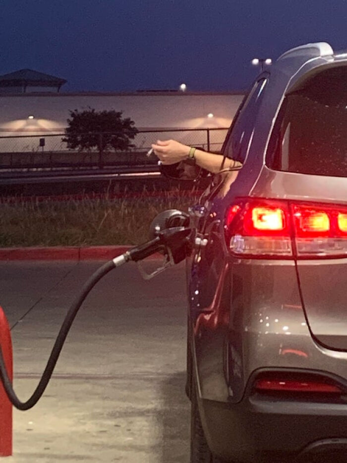 “Humans Doing Human Things”: 50 Pics That Showcase The Weird And Chaotic Side Of Humanity (New Pics)